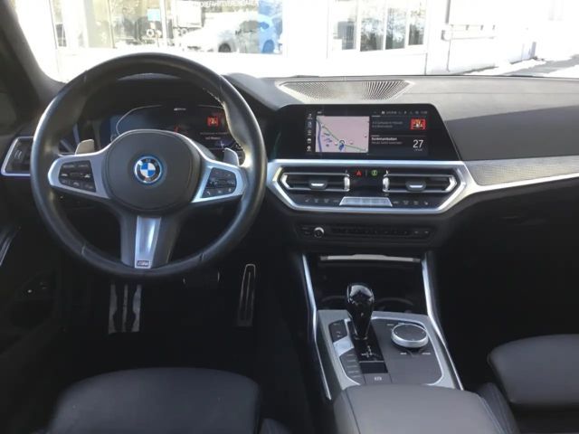 BMW 330 330e M-Sport xDrive