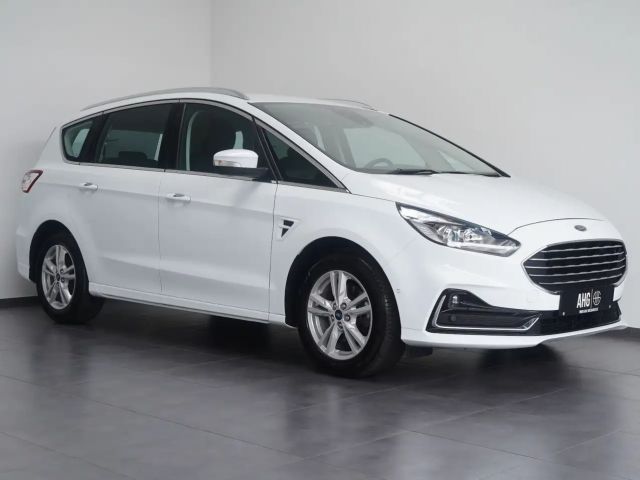 Ford S-Max Titanium
