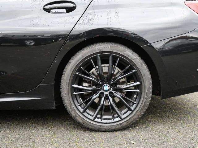 BMW 320 320d M-Sport Sedan xDrive