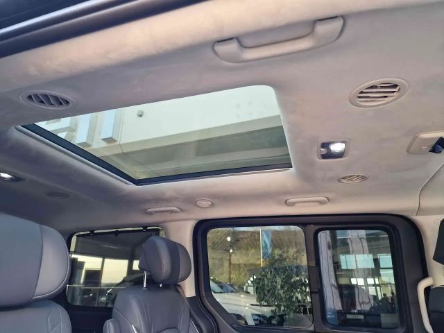 Hyundai Staria Signature