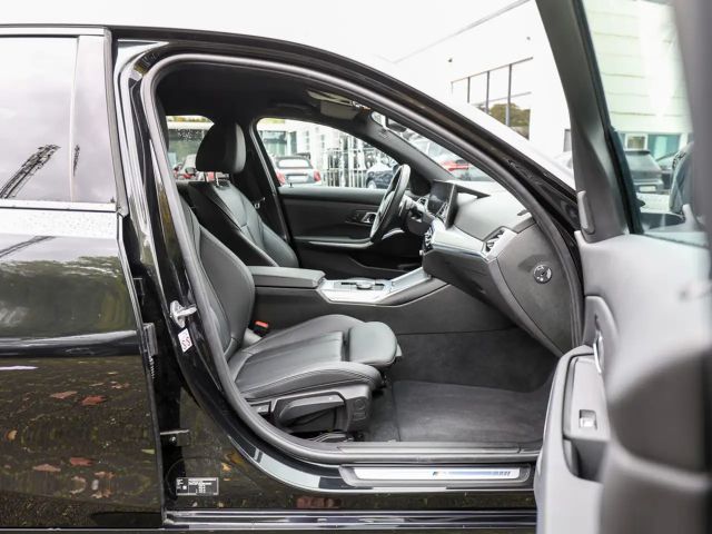 BMW 320 320d M-Sport Sedan xDrive