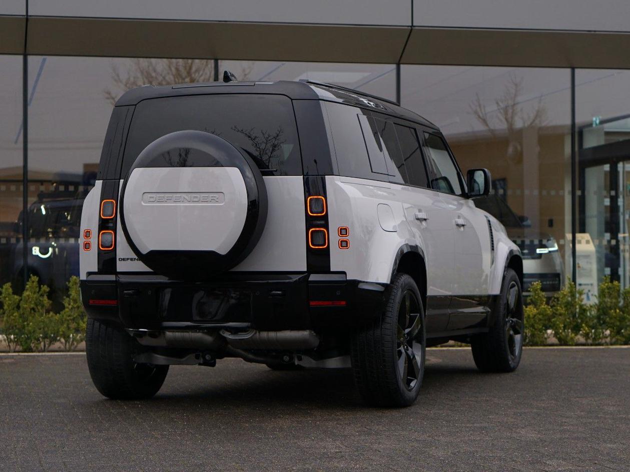 Land Rover Defender 110 Dynamic HSE