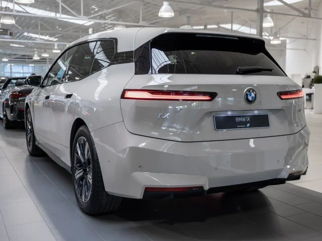 BMW iX xDrive