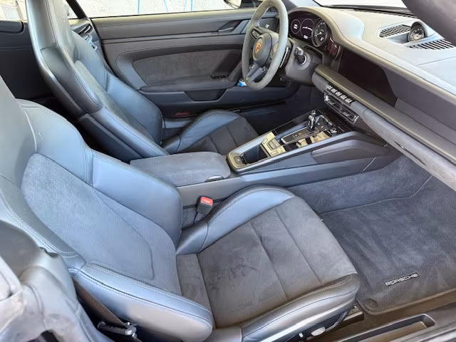 Porsche 911 Cabriolet Carrera GTS