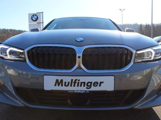 BMW 330 330i Sedan xDrive