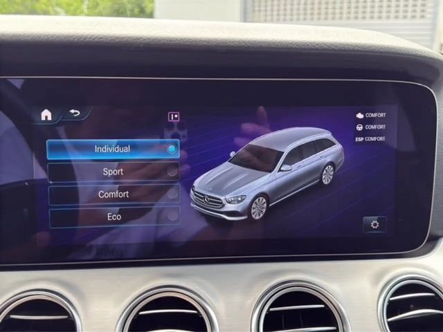 Mercedes-Benz E 220 AVANTGARDE