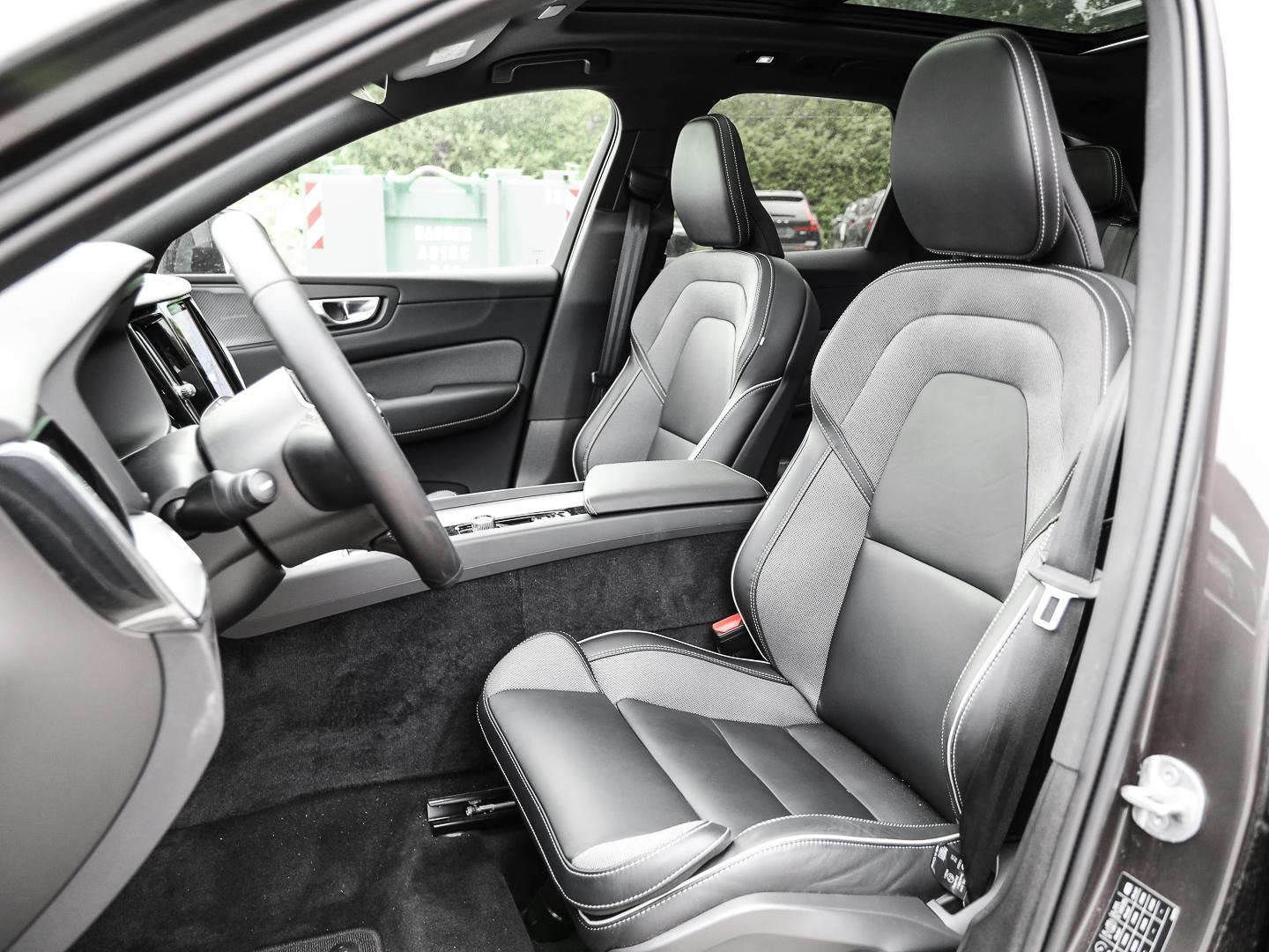 Volvo XC60 AWD Dark Plus Recharge T8