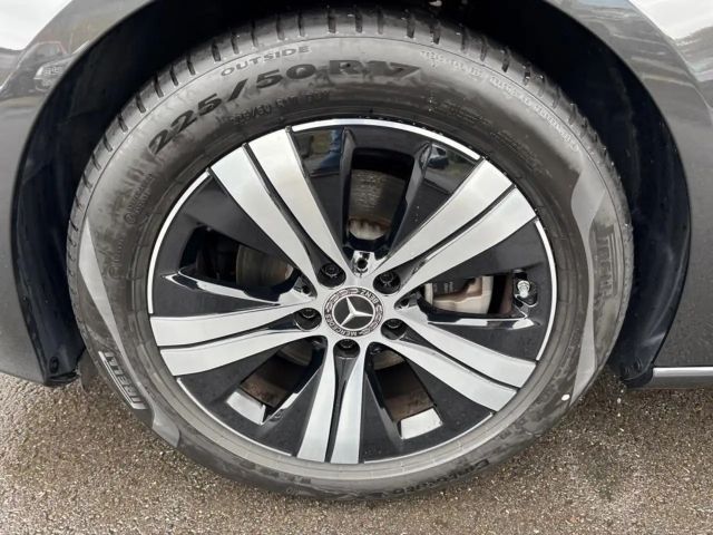 Mercedes-Benz C 180 AVANTGARDE Sedan