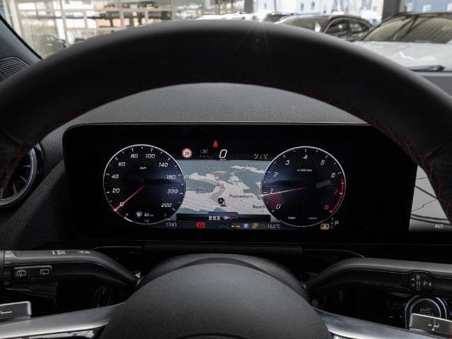 Mercedes-Benz GLA 180 AMG Line