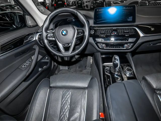 BMW 530 530d Luxury Line Sedan