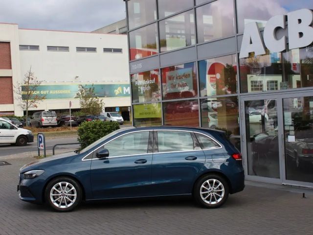 Mercedes-Benz B 180 Business Line Sedan