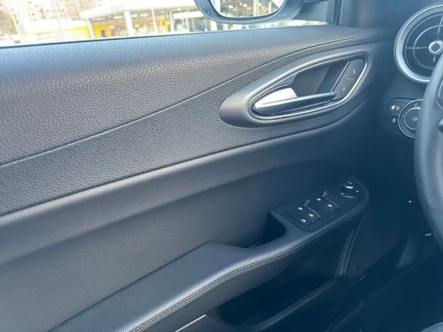 Alfa Romeo Giulia AT8 Q4