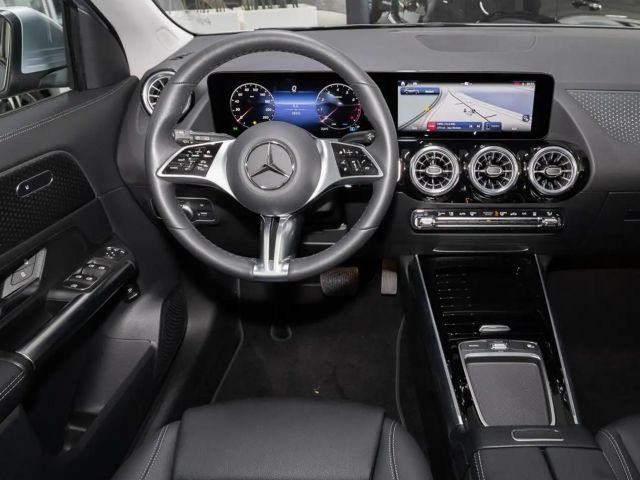 Mercedes-Benz GLA 180 STH SpurW W-Paket KeyLess ParkAss. ACC