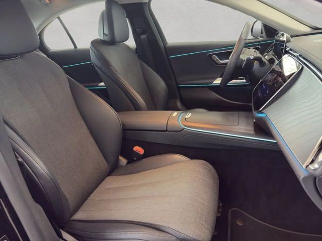 Mercedes-Benz E 200 Sedan