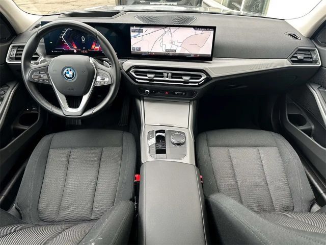BMW 330 330e xDrive