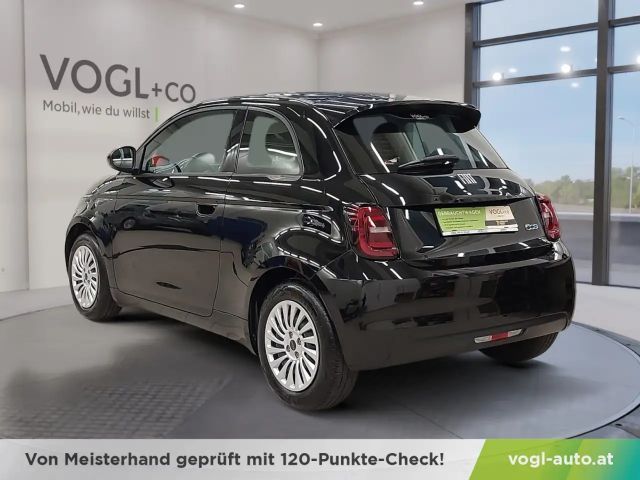 Fiat 500e Action