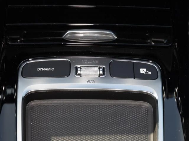 Mercedes-Benz GLA 180 Pano STH W-Paket KeyLess ParkAss. LED