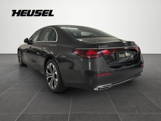 Mercedes-Benz E 200 AVANTGARDE Sedan