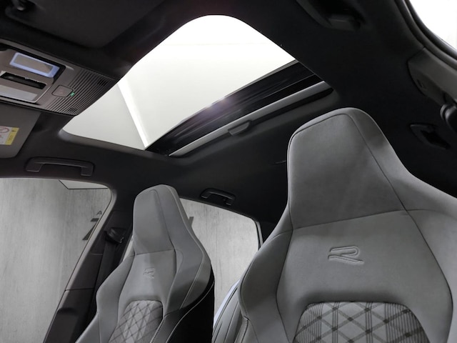 Volkswagen Golf 1.5 TSI DSG R-Line