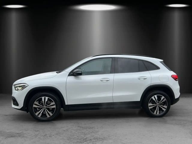 Mercedes-Benz GLA 250 GLA250e Night DISTR Pano AHK KeyGo LED 22kw Hifi
