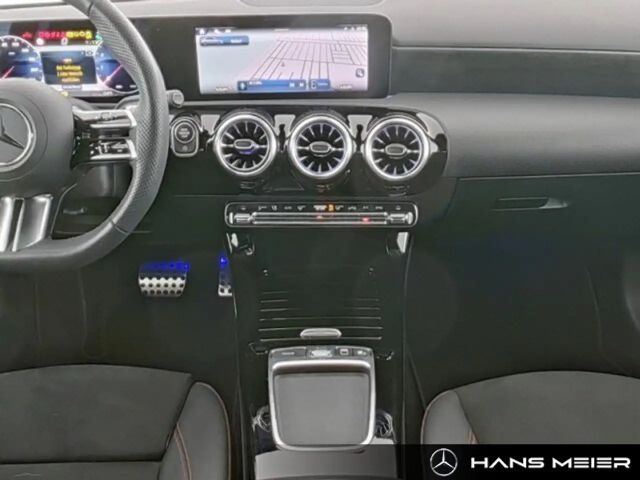 Mercedes-Benz A 220 4MATIC AMG Line