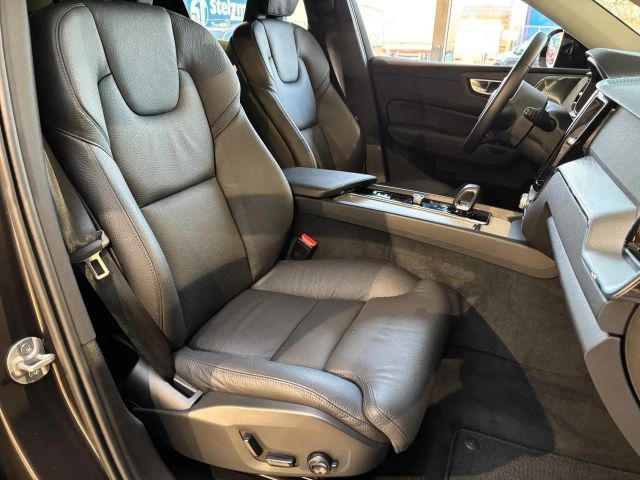 Volvo XC60 Dark Plus