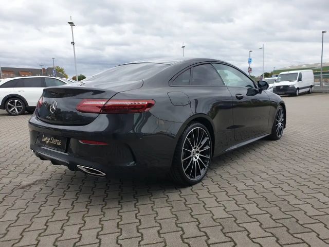 Mercedes-Benz E 300 AMG Line Coupé E 300 e