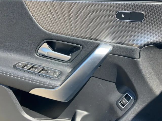 Mercedes-Benz CLA 180 Coupé Progressive