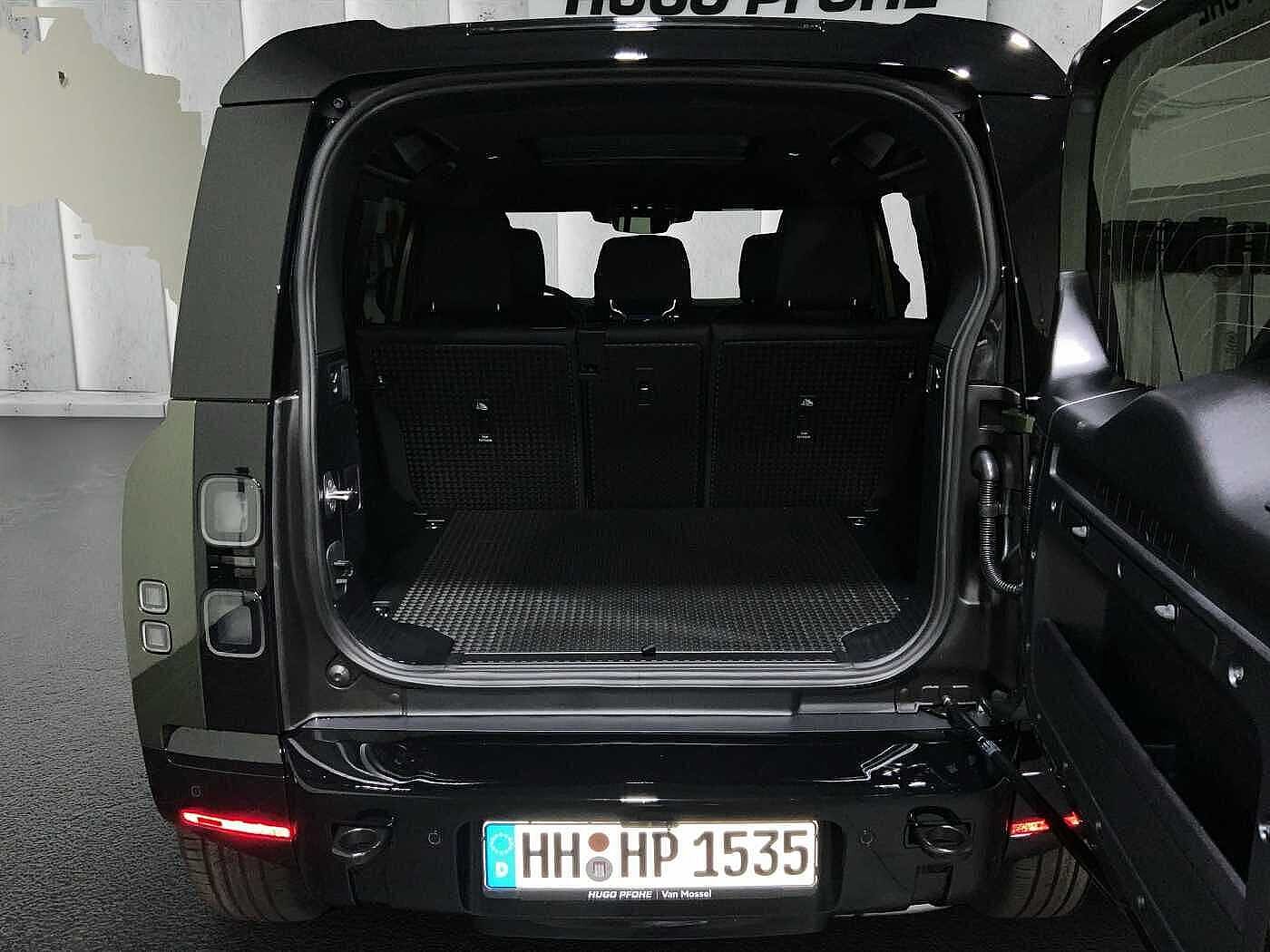 Land Rover Defender 110 Dynamic SE