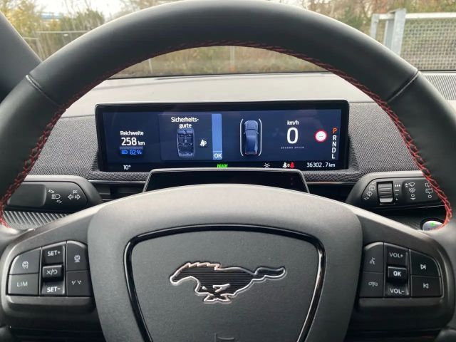 Ford Mustang Mach-E AWD Standard range