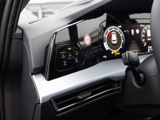 Volkswagen Golf 1.5 eTSI Golf VIII