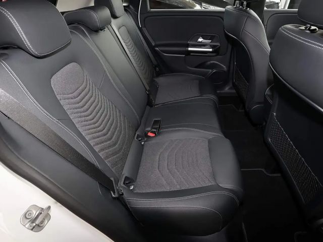 Mercedes-Benz B 200 Sedan