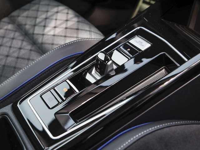 Volkswagen Golf 1.5 eTSI DSG R-Line