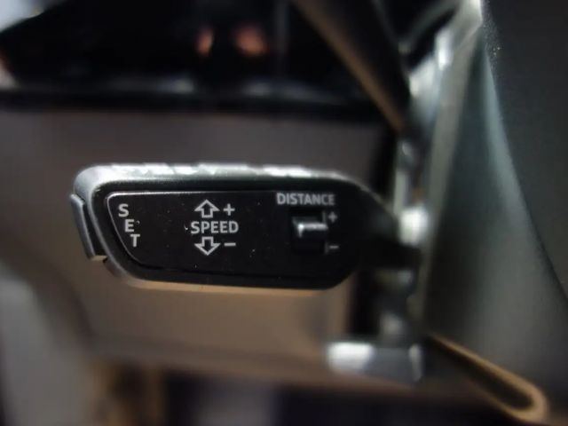 Audi Q8 e-tron 55 Business Quattro