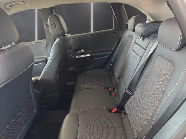 Mercedes-Benz B 200 Progressive Sedan