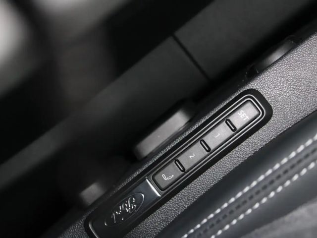 Ford Capri Premium RWD