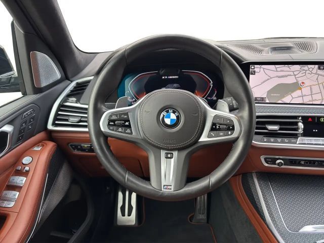 BMW X7 M50i