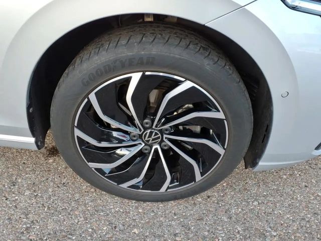 Volkswagen Golf 1.5 eTSI DSG IQ.Drive