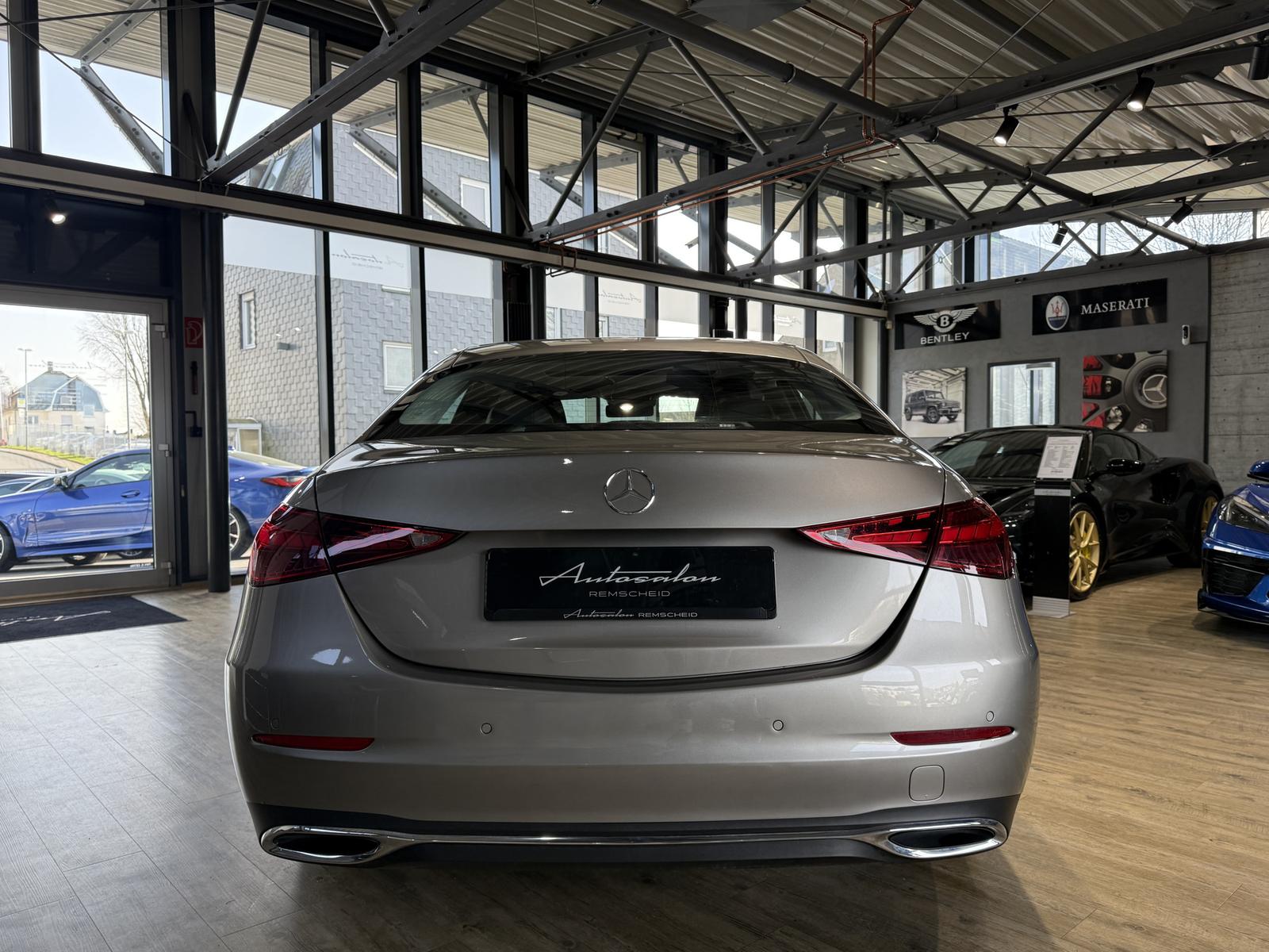 Mercedes-Benz C 200 AVANTGARDE Sedan