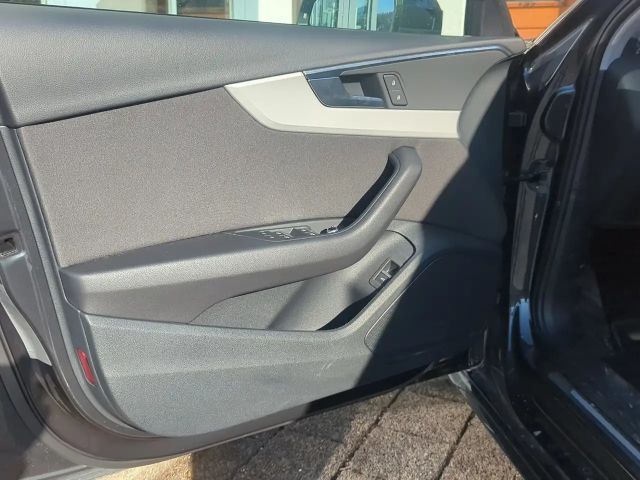 Audi A4 40 TFSI S-Tronic Sedan