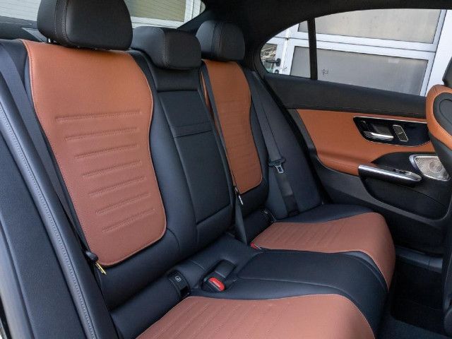 Mercedes-Benz C 200 AMG Line Sedan