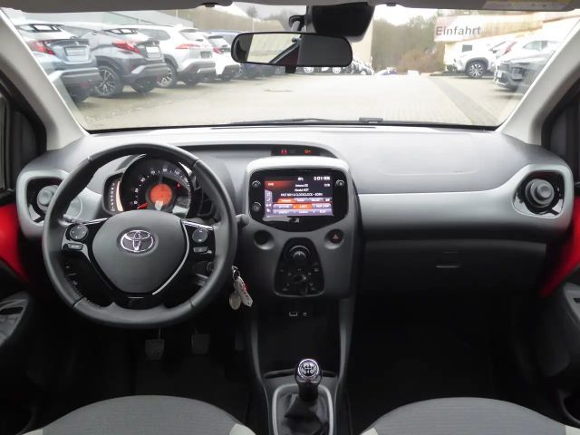 Toyota Aygo Hatchback Play Team D X-play