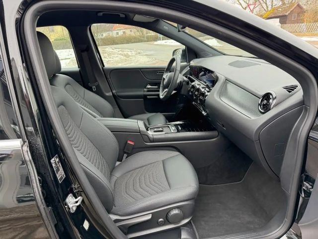 Mercedes-Benz B 180 EntryAdvance AHK Kamera WinterP+M&S16" LED