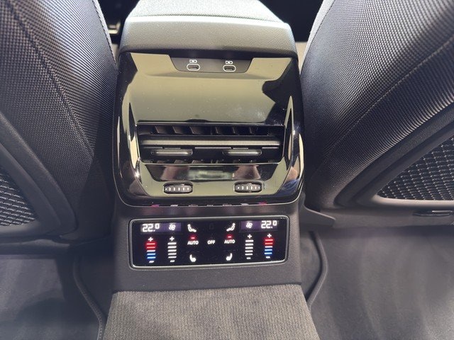 Audi A6 Avant Quattro S-Tronic