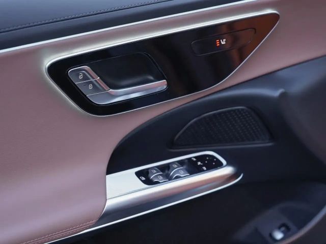 Mercedes-Benz E 200 AVANTGARDE E 200 d Sedan