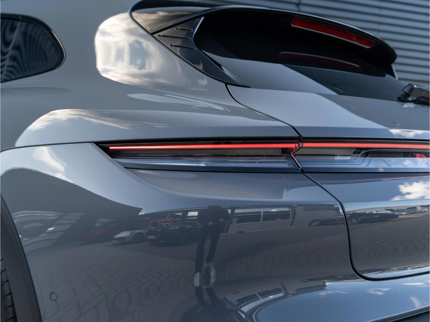 Porsche Taycan 4S Cross Turismo