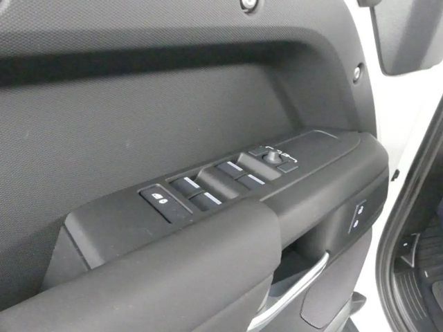 Land Rover Defender 110 P300e S