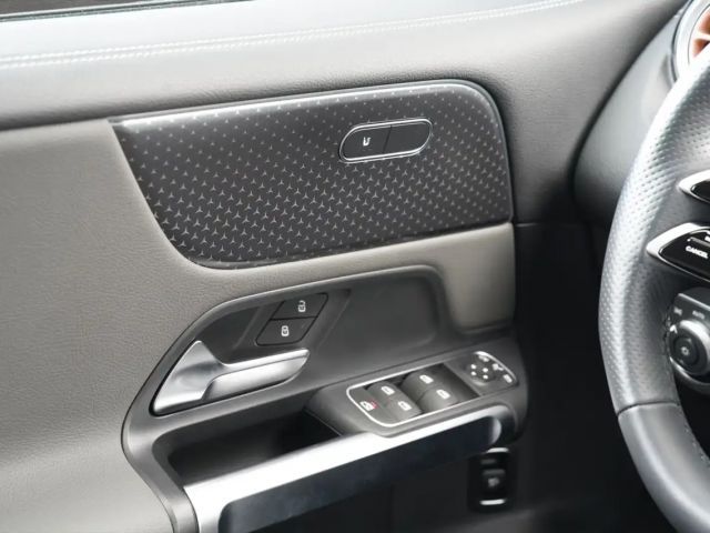 Mercedes-Benz EQB 300 4MATIC Electric Art