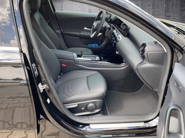 Mercedes-Benz A 180 A 180 KAMERA+TEMPO+MBUX+SPUR/BREMS+NAVI+LED+SHZ