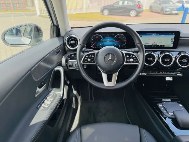 Mercedes-Benz A 220 A 220 d Progressive